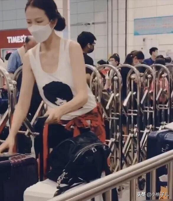 蔡少芬“过关照”全网疯传，不愧是港姐，和普