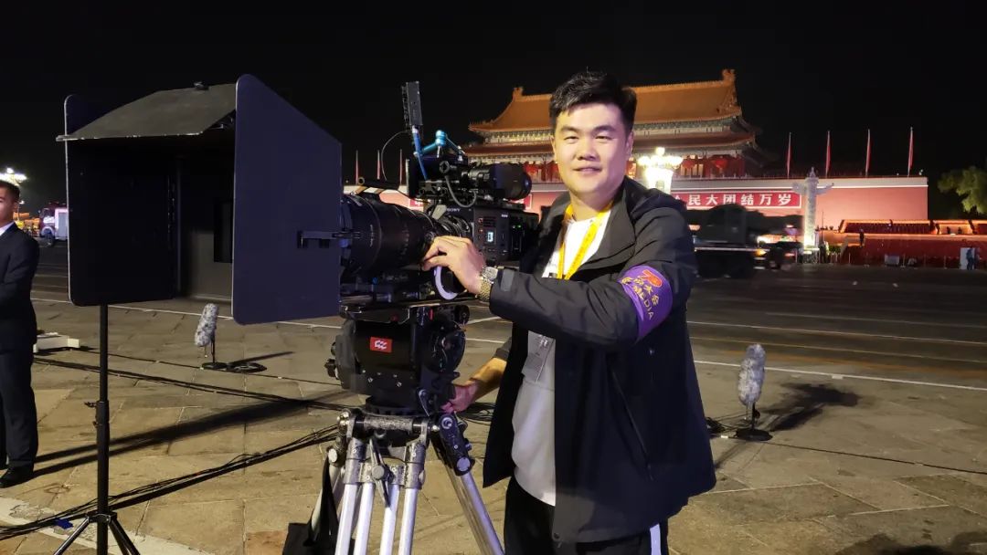 退伍后，那位初中学历的士官当了导演