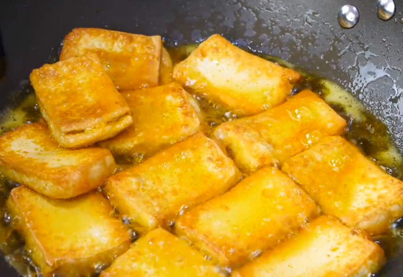 The cabbage tofu is super delicious. The chef teaches you this technique. There is no soup left in the pot. Collect it.
