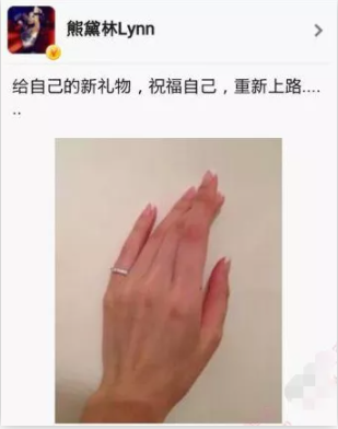 方媛带娃坐经济舱，郭富城被骂上热搜：果然，这个女人没那么简单