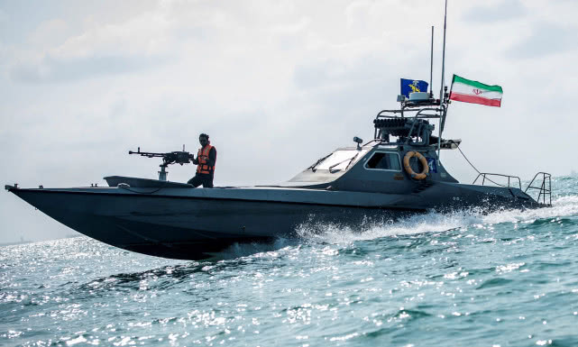 惧怕伊朗全面报复？美国海军发出最严厉警告，