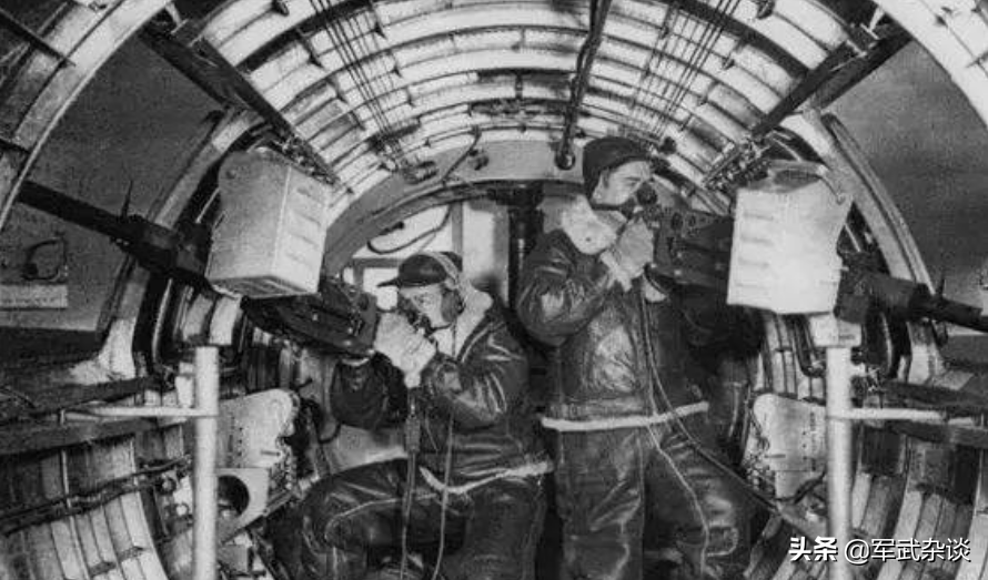 在9000米高空躺着战斗，二战美国陆航伤亡最高的岗位，机腹机枪手