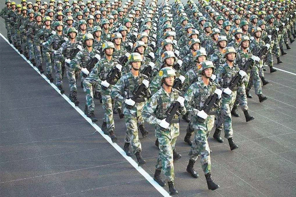 兵哥哥的炊事班里有多整齐？青菜辣椒就忍了，