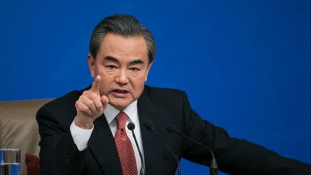 拜登有意重返伊核协议，美国却对伊朗变本加厉，王毅火速公道发声