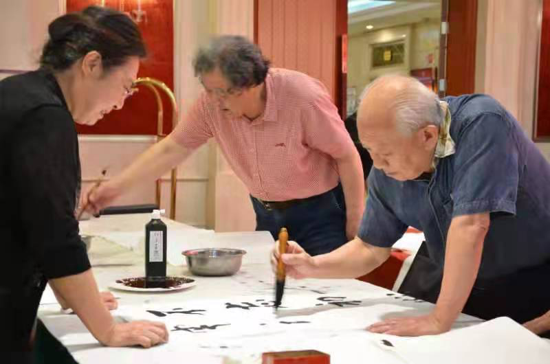 “浓墨重彩颂党恩”书画联谊会在呼和浩特举行