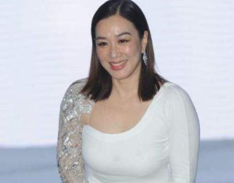 47岁钟丽缇为四胎备孕，身材发胖被嘲讽：女人生个孩子远比想象难