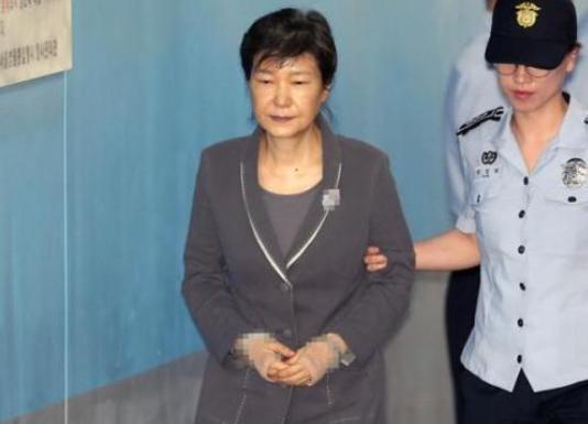 韩国民众的政治洁癖世界闻名， 不信看看韩国总统们的下场