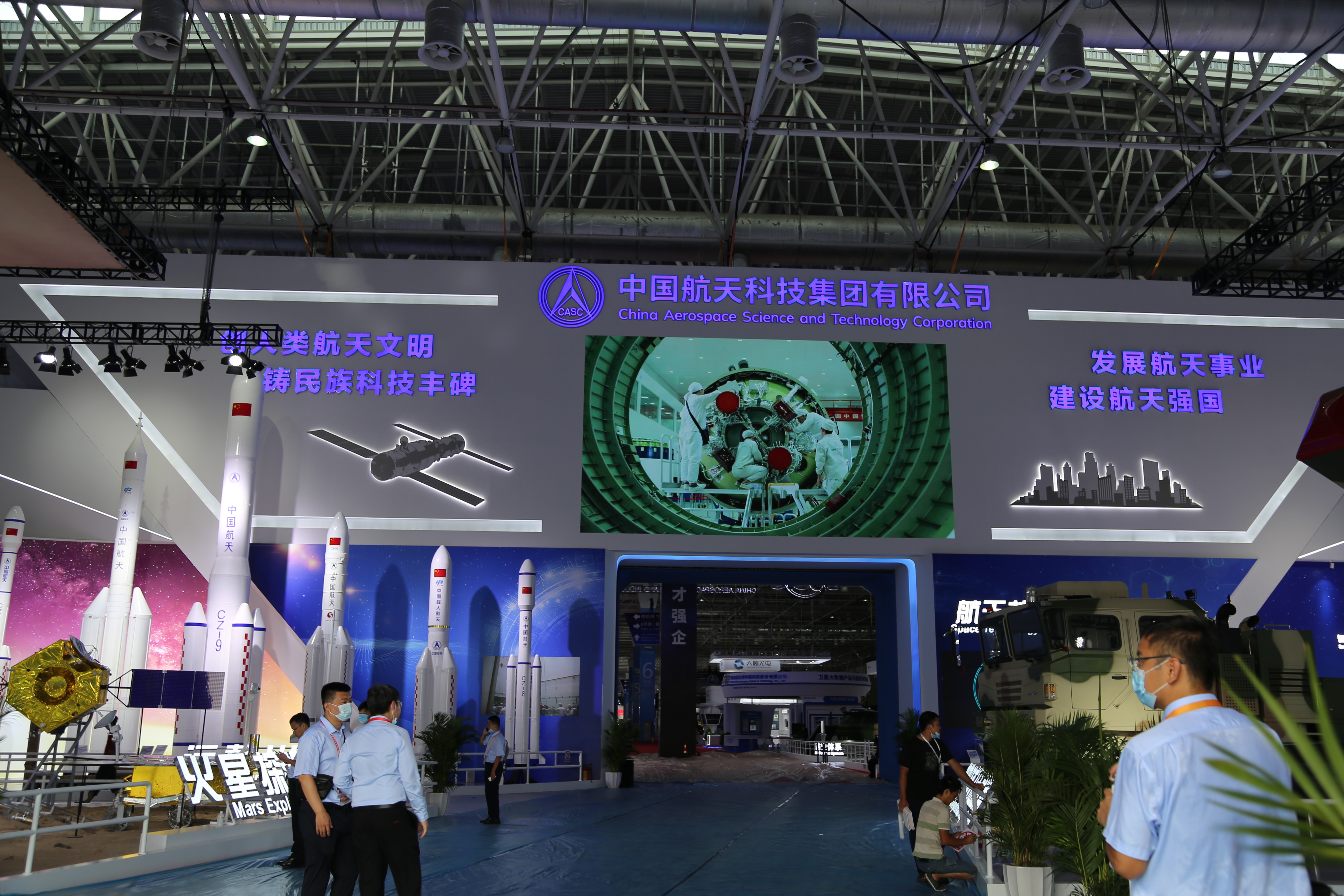 �麣��չ�������Ƽ�����ǰ�ڣ��������������Ϻ�̨�����£���Щ��������Ϊ����׼����