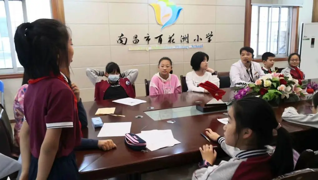 南昌市洪都中医院中草药专家走进百花洲小学传播中医药文化