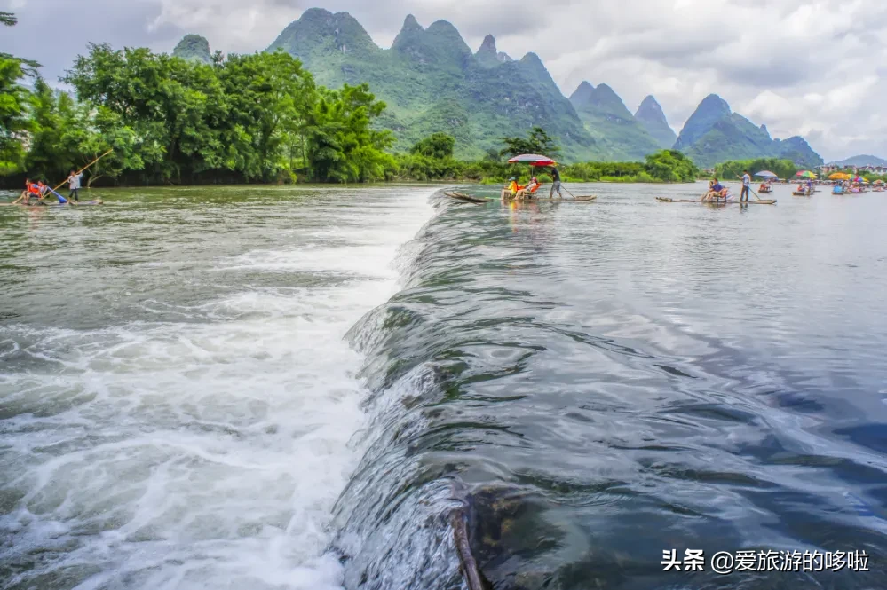 The best place to travel in October-November, the late autumn tour bus is about to depart