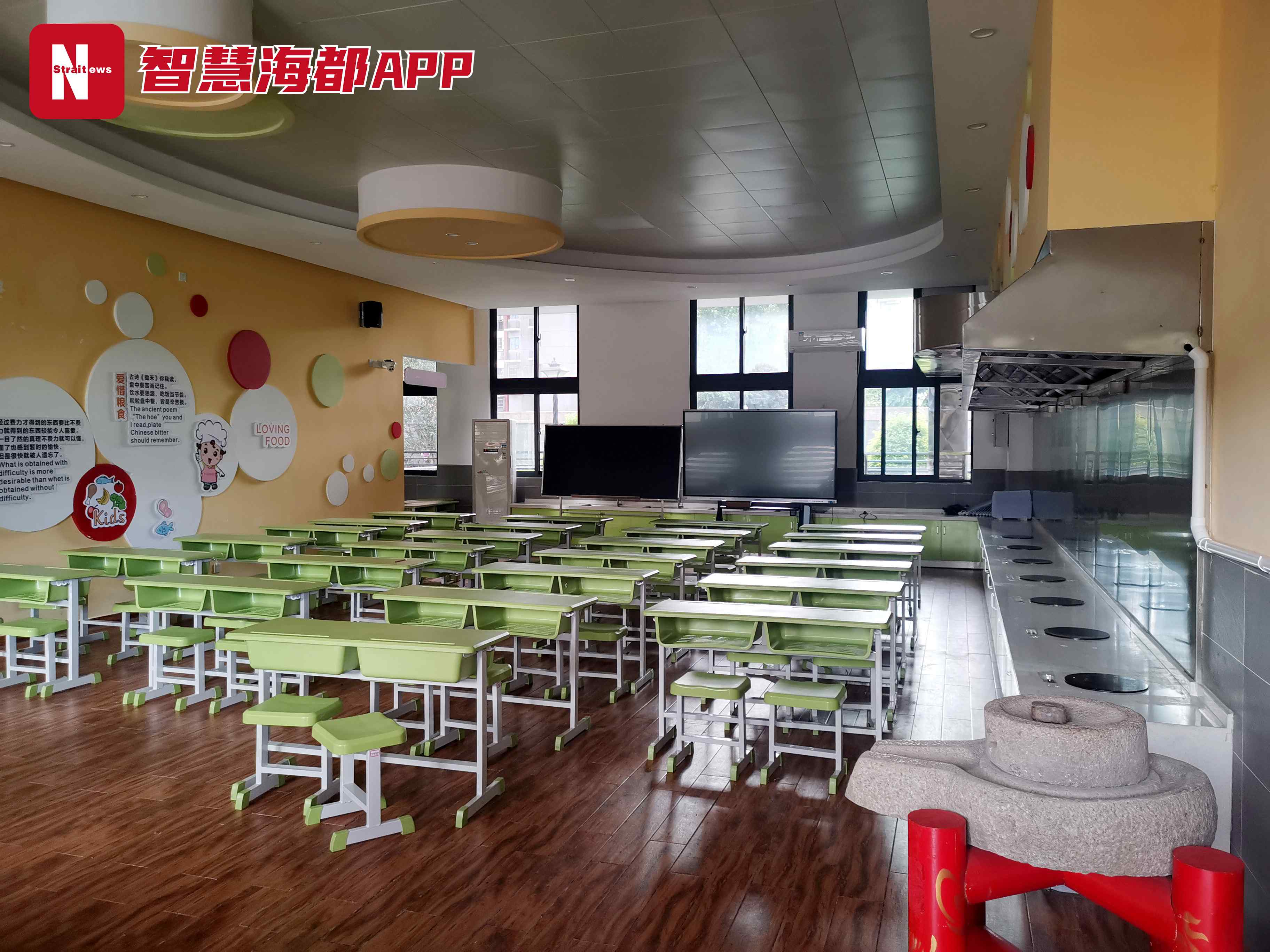 教室紧缺，福州屏山小学部分学生竟在“厨房”上课……