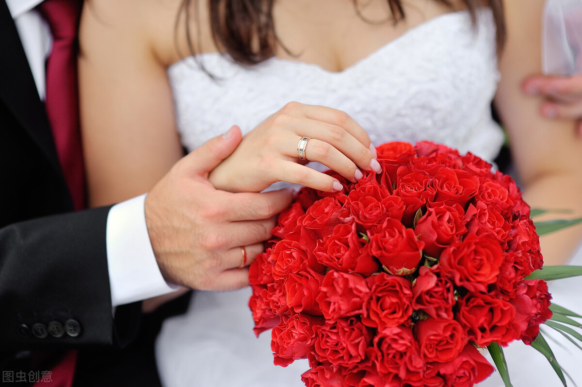 新生人口数量“断崖式”下跌，单身群体高达2.4亿？两个原因表明