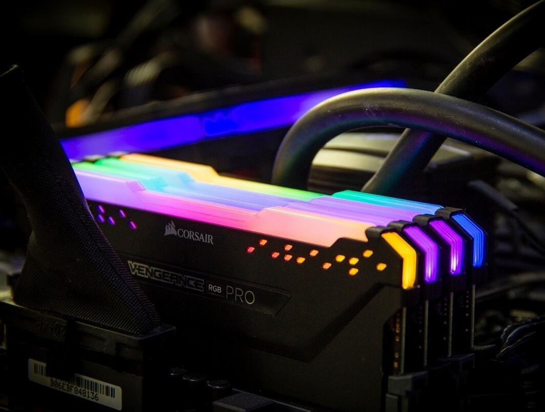 别纠结4G+8G了！教你用不同容量内存组建双通道