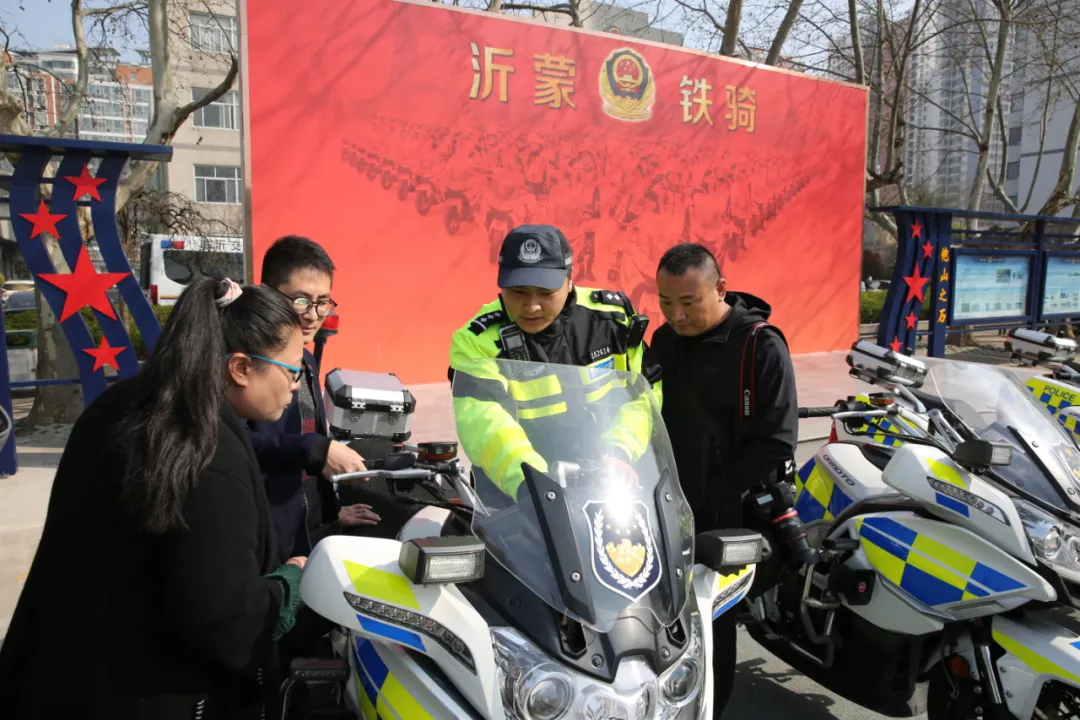 向党和人民报告——临沂交警铁骑大队举办警营开放日活动