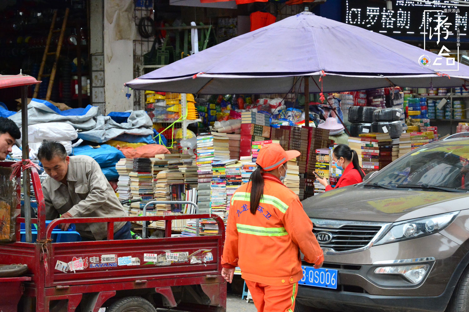 重庆堵车的缩影：混乱的渝州交易城，一个行人走路都堵的地方
