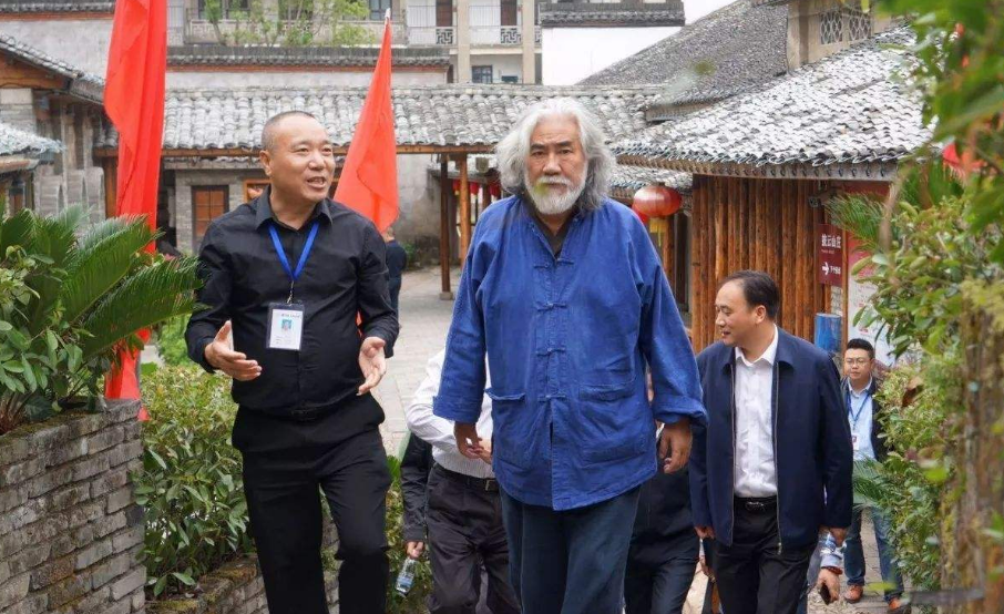 69岁张纪中再婚，娶30多岁的娇妻，还能老来得子