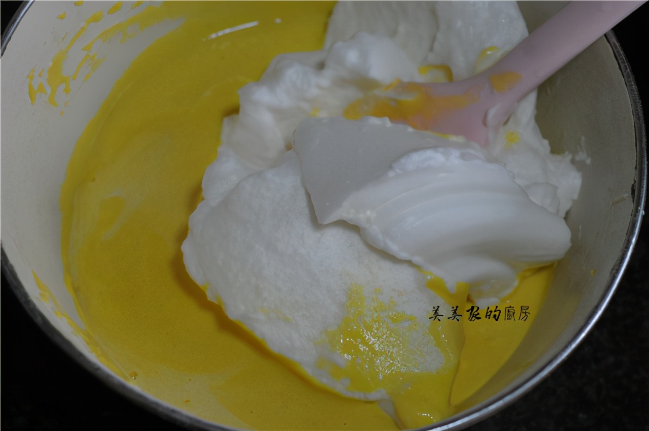 做蛋糕，我從不用麵粉，這樣做，隨意攪拌不起筋，好吃不長肉