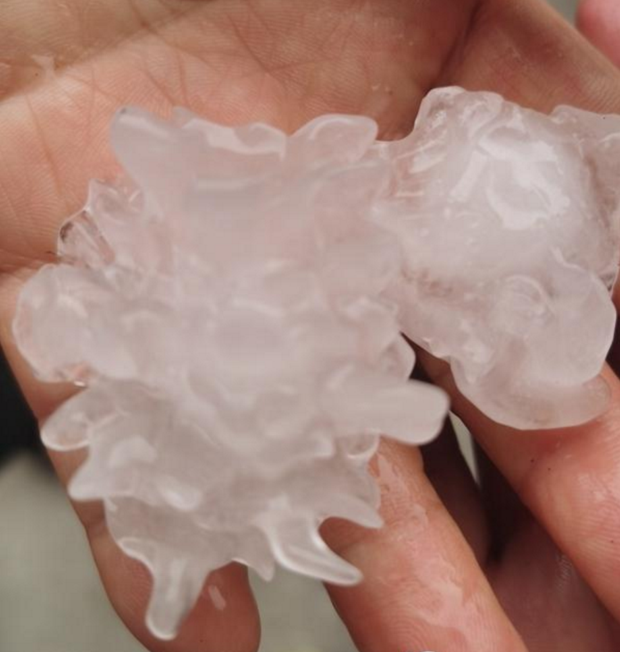 国产新型雨伞终于问世，专为恶劣天气而生，颠覆三千年前鲁班设计