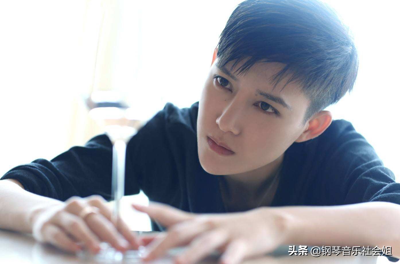 她是网红的鼻祖，出过单曲，演过电影，网红为