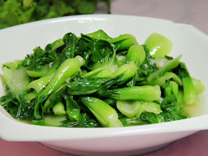 家庭炒菜時用白醋還是陳醋？看完后明白了，原來差別這么大