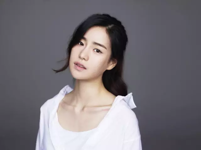 韩国版汤唯，23岁拍“全身出镜”大片，为艺术大胆献身