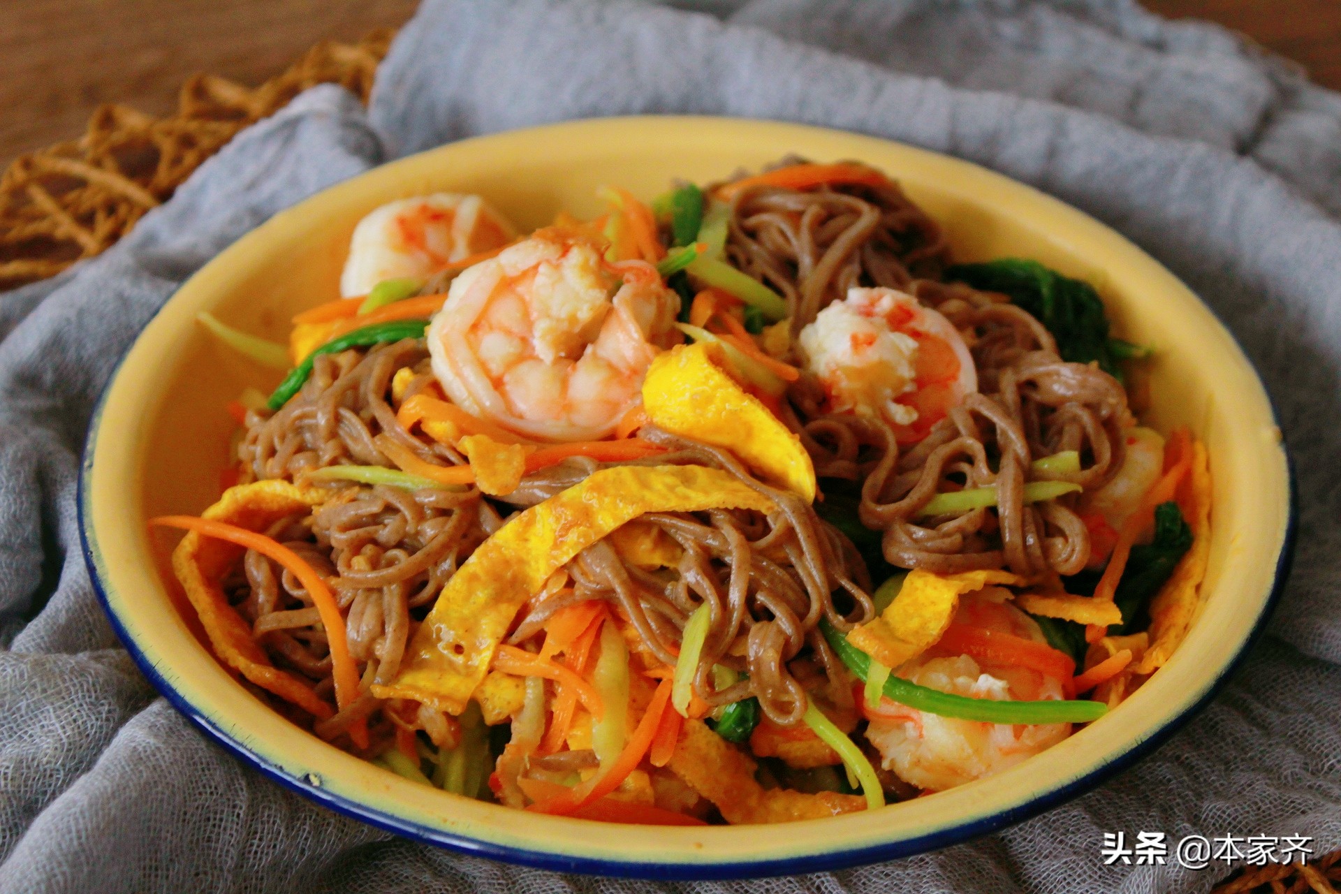 天太热，下班就馋这一碗面，低脂又健康，拯救没胃口，做法简单