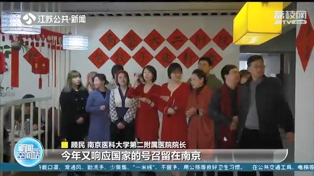 疫情防控不松懈 留守医护人员欢度除夕