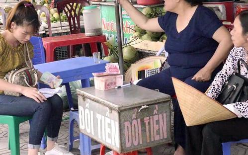越南有一怪异现象，当众在街头摆放大捆人民币，为何没人敢去抢？