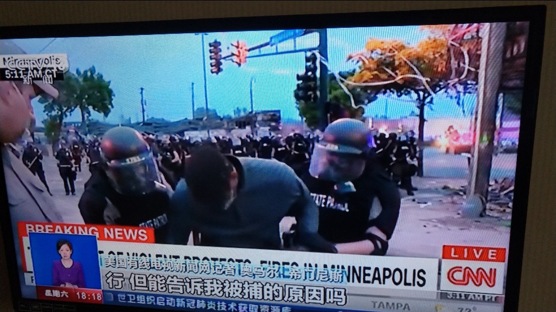“亂了”老特搬起石頭砸自己的腳，央視新聞報(bào)道詳細(xì)美國(guó)抗議事件
