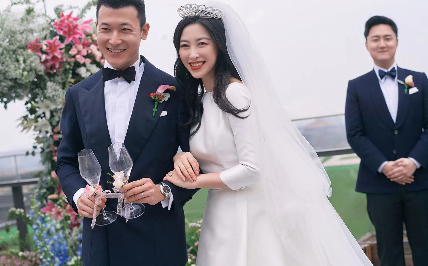 37岁的朱珠结婚了，从婚礼细节可以看出其中的端倪