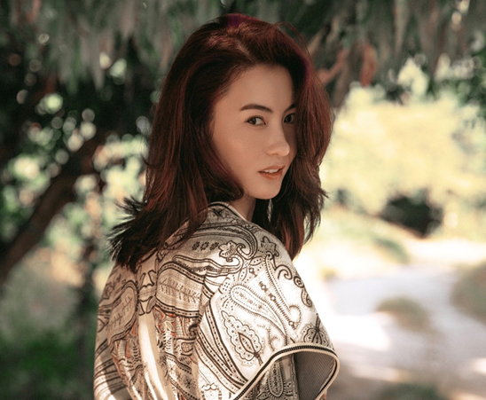 张柏芝抱小儿子超市购物，否认怀第四胎，自曝正式封肚不再生育