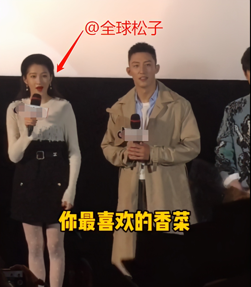 男粉送一大捧香菜，关晓彤开心接受，称愿意做“香菜格格”