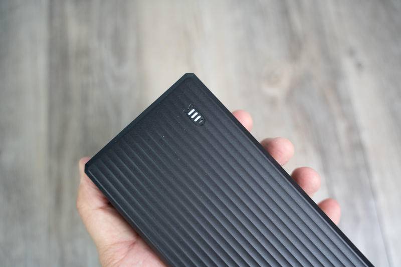 一斤半，小米10充6次电：ORICO 30000mAh充电宝