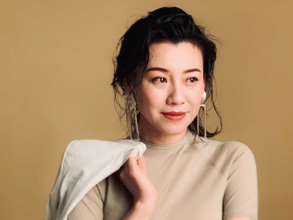 20岁合作张国荣，26岁拿影后，46岁才出圈，正午