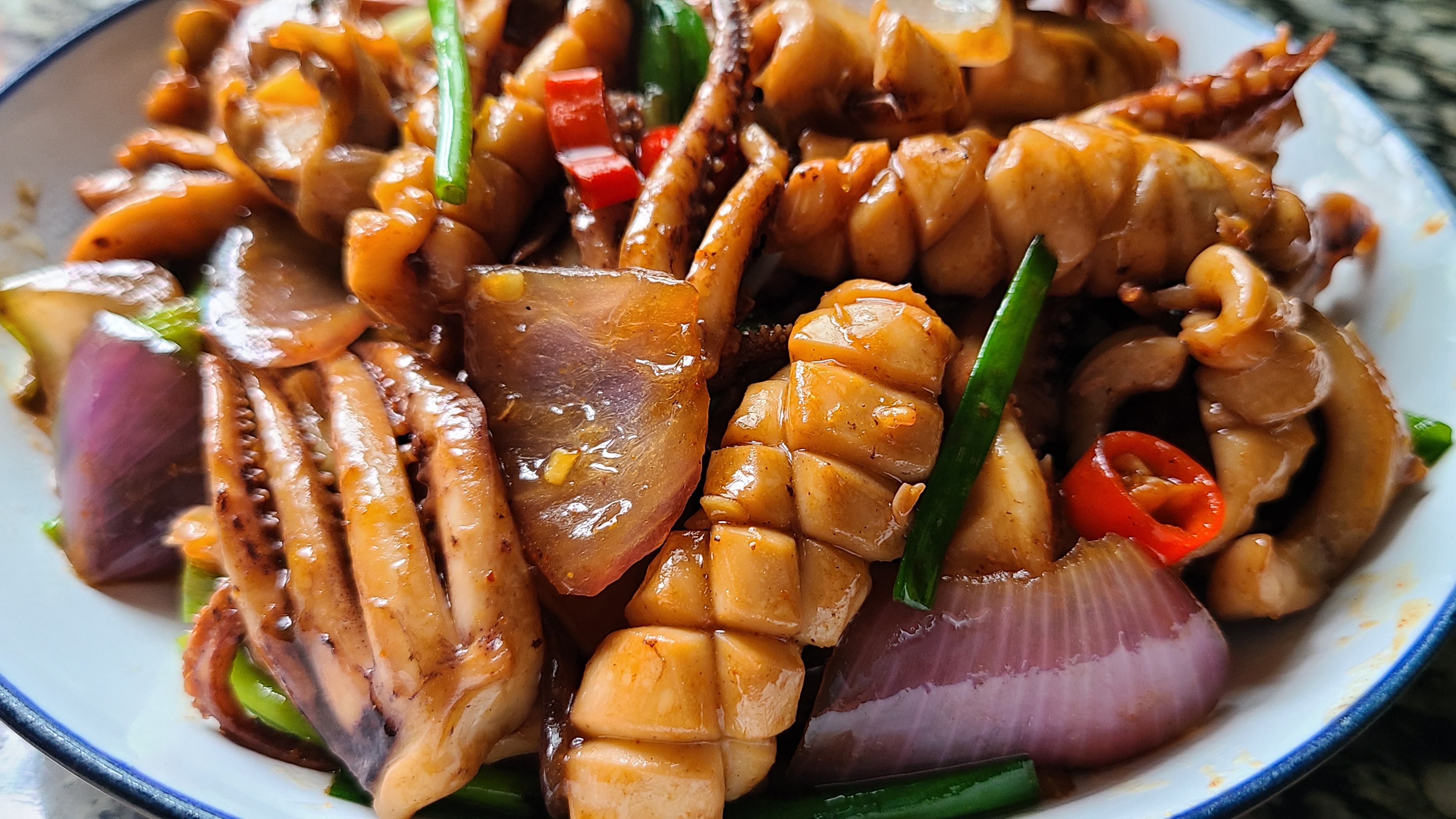 爆炒鱿鱼的做法，香辣下饭又好吃，这一道美味家常菜，味道很棒