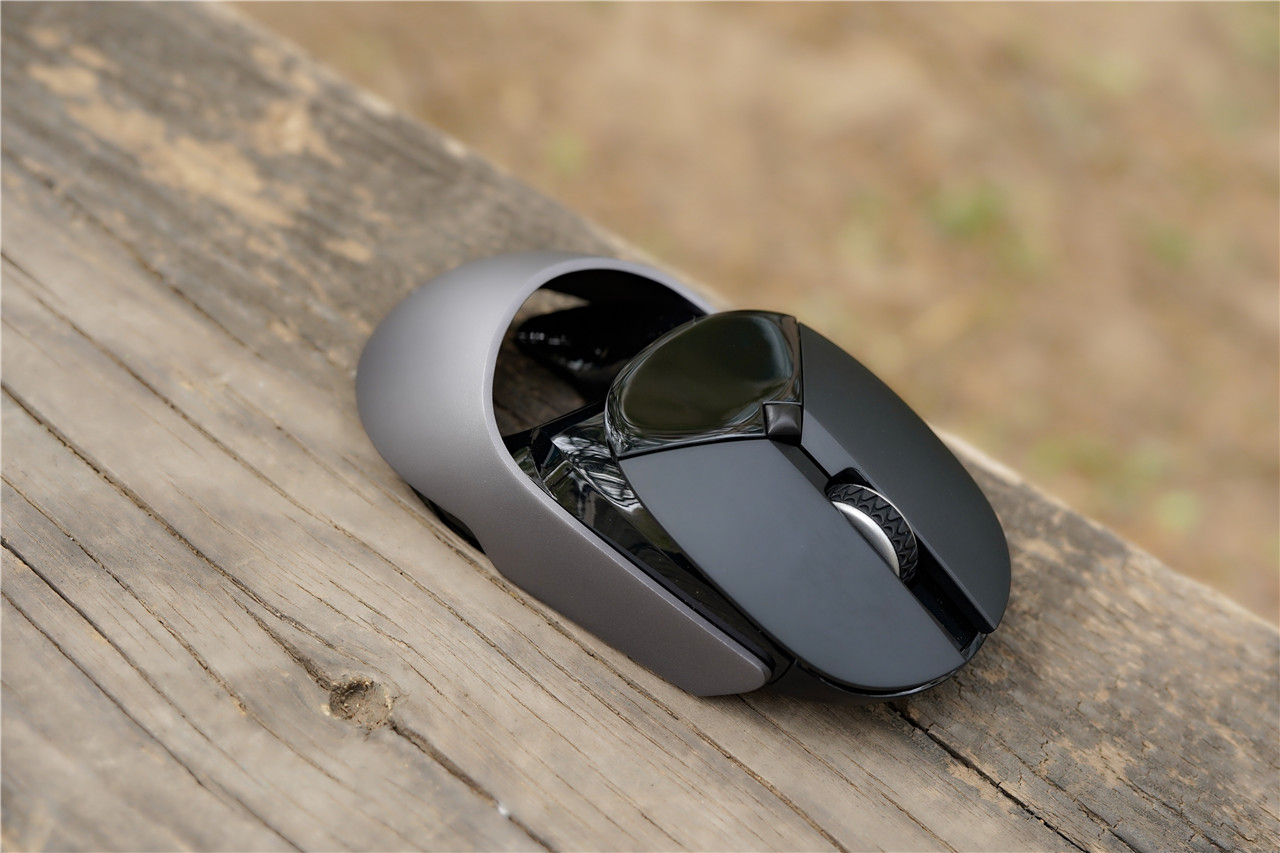 电竞级屏显雷柏VT960双模游戏鼠标游戏体验快人一步