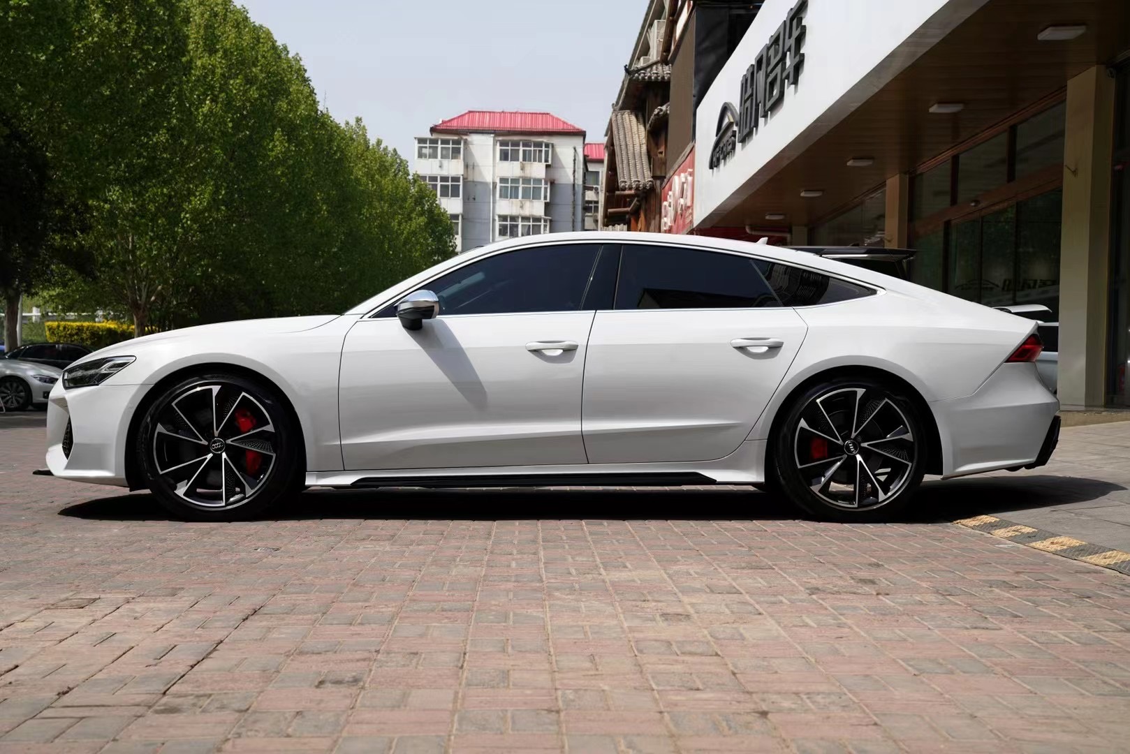 石家庄奥迪a7改装rs7包围火山灰改色膜