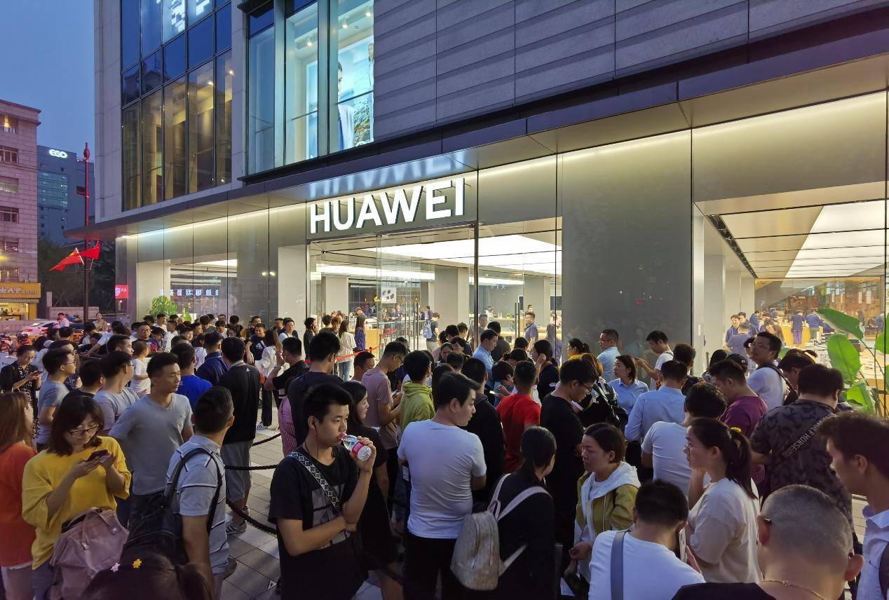 拿下“国内第一手机商”的OPPO，打算弃用华为鸿蒙？