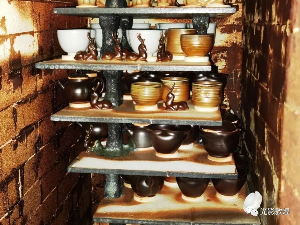 敦煌画院朴窑新年首窑烧出380多件柴烧作品