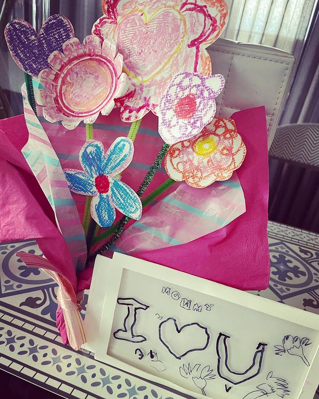 林心如曬女兒小海豚送的母親節禮物，小公主真的好會畫畫呀