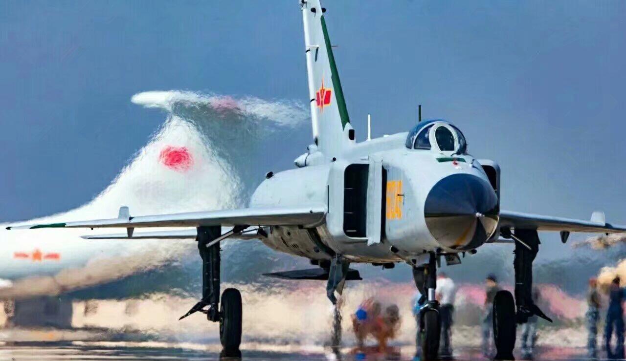 台海南海又拉响警报，美国轰炸机悍闯挑衅，专家：该出动歼8了