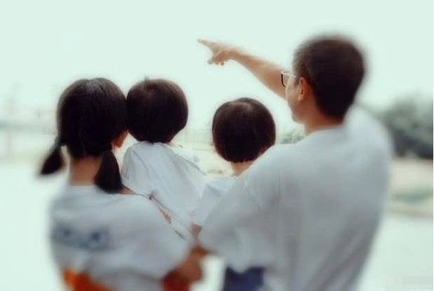 謝娜慶雙胞胎滿3歲，孕期不忘為女兒舉辦節目，跳跳俏俏近照超萌