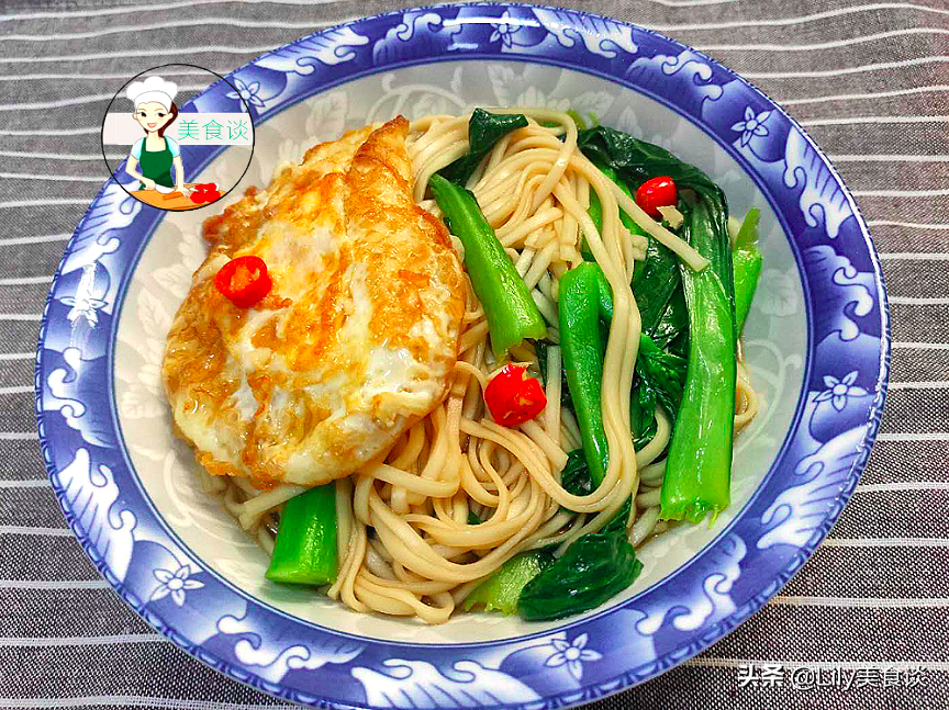 It’s cold, so I’ll be greedy for this bowl of noodles for breakfast. It’s sour and appetizing and nutritious. A bowl of breakfast is very satisfying.