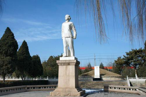 14岁入党，15岁惨死，毛主席两次题词，出卖刘胡