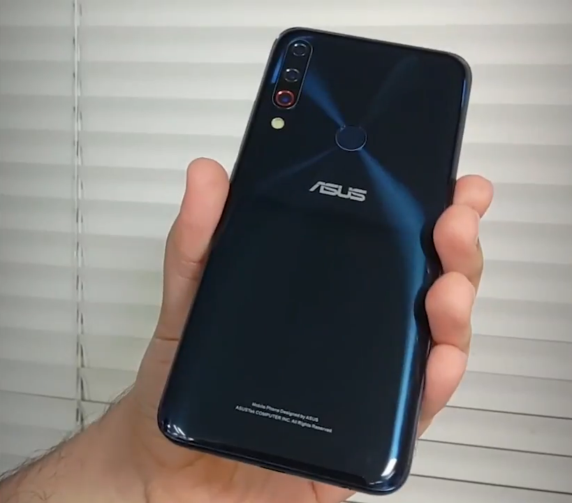 asusZenfone6外型泄漏：一款能逼死强迫症的手机上