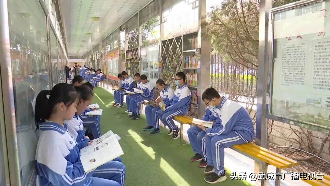 武威第十中學(xué)讓黨史學(xué)習(xí)教育在校園“熱”(圖6) 武威第十中學(xué)讓黨史學(xué)習(xí)教育在校園“熱”(圖6)