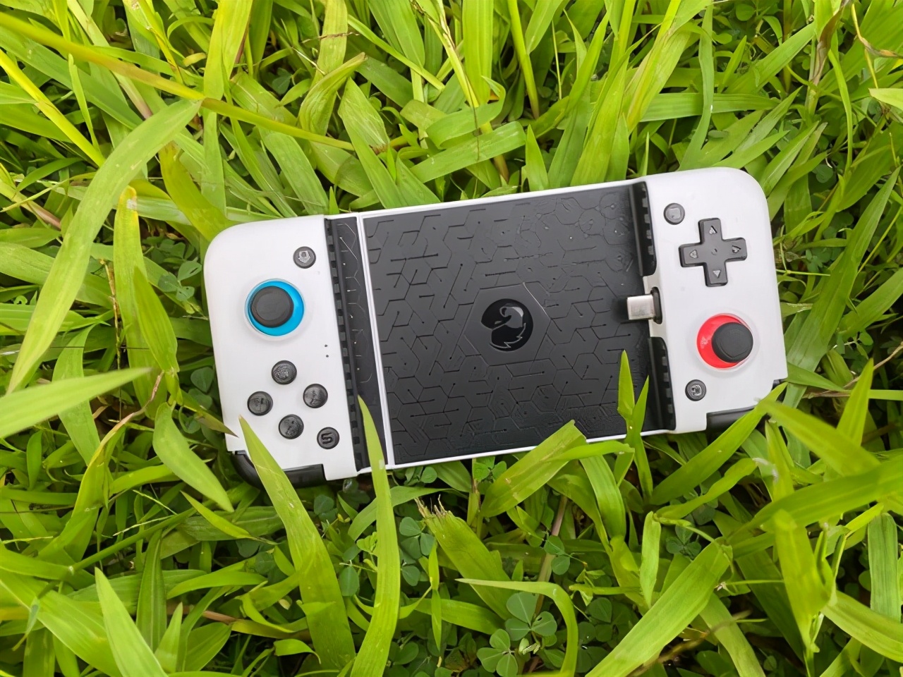 盖世小鸡GamesirX2游戏手柄测评：物理开关，上分神器