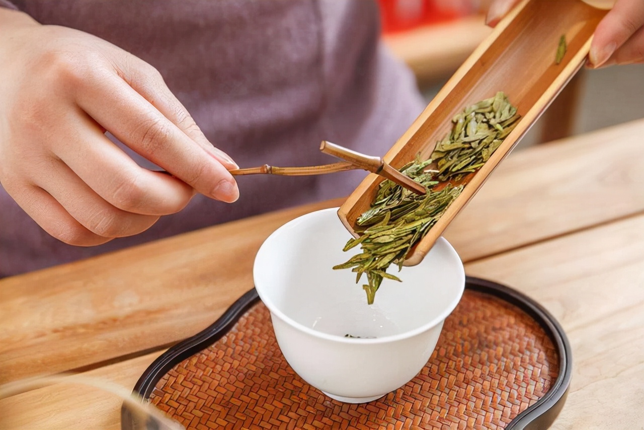 泡绿茶，别总是先放茶叶再倒水！想要茶香味好，请牢记这个顺口溜