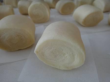 When steaming condensed milk steamed buns, it is wrong to only add yeast. If you add these two more, the steamed buns are fragrant, soft and chewy.