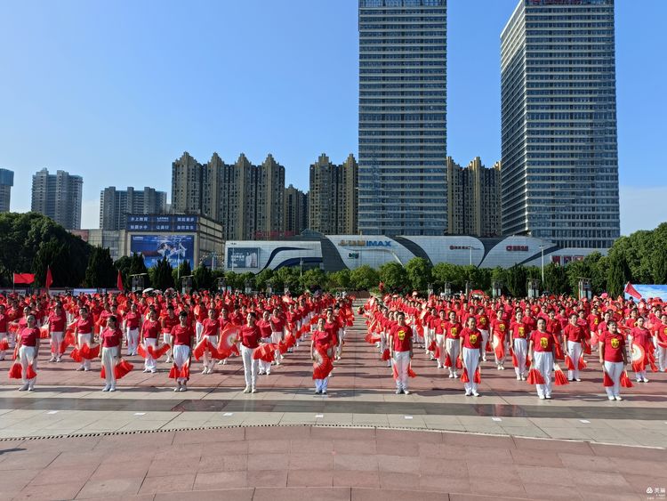 舞动湘潭”万人同跳大型排舞展演湘潭主会场启动活动圆满成功